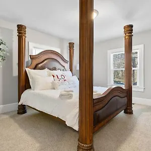 Holiday home Cozy 4b Retreat Near Uptown King Beds Sleeps 12, Charlotte