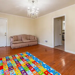Holiday home Centrally Located Spacious Abode, Charlotte