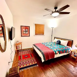Holiday home Trendy Bohemian Bungalow, Close To Uptown, Plaza & Noda, Charlotte